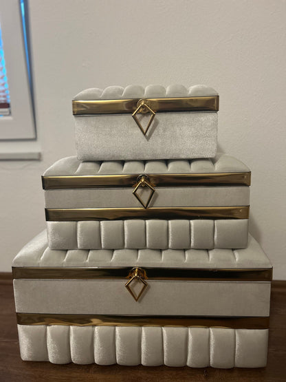 Sandik Bohca gepolsterte Aufbewahrungstruhen 3 Teilig Samt Creme Gold mit goldene Beine hochwertig MDF