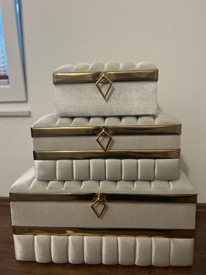 Sandik Bohca gepolsterte Aufbewahrungstruhen 3 Teilig Samt Creme Gold mit goldene Beine hochwertig MDF