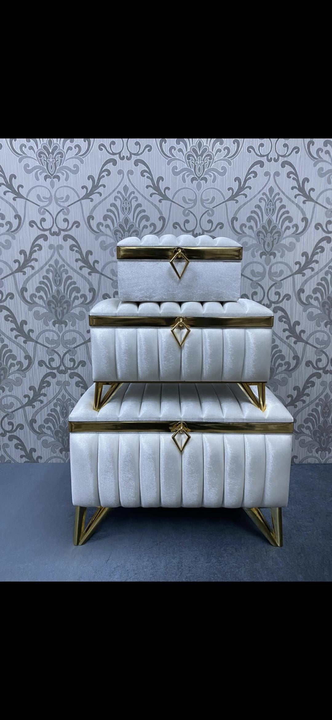 Sandik Bohca gepolsterte Aufbewahrungstruhen 3 Teilig Samt Creme Gold mit goldene Beine