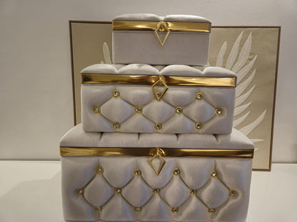 Sandik Bohca gepolsterte Aufbewahrungstruhen 3 Teilig Samt Creme Gold Capitone mit goldene Beine