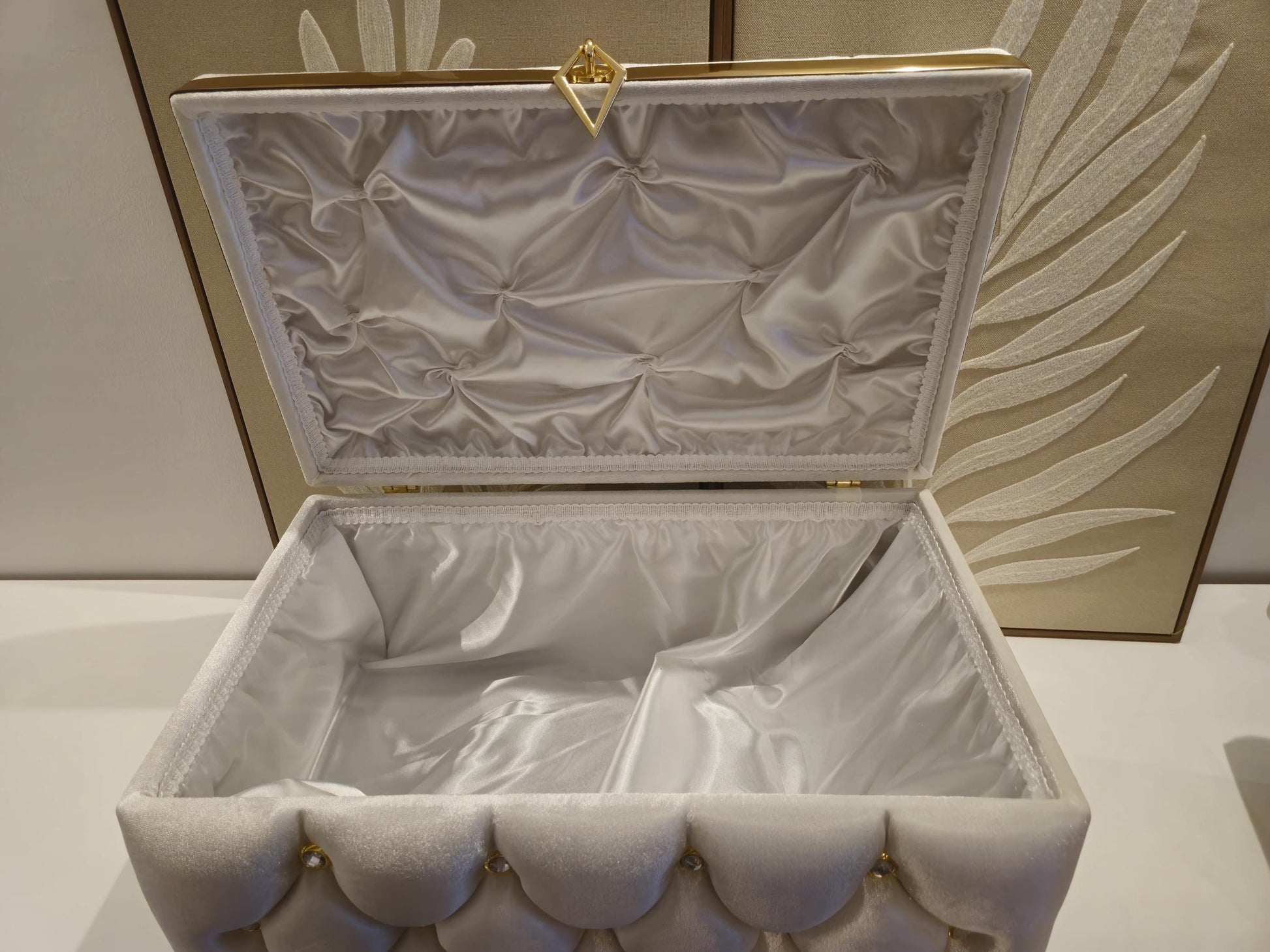 Sandik Bohca gepolsterte Aufbewahrungstruhen 3 Teilig Samt Creme Gold Capitone mit goldene Beine