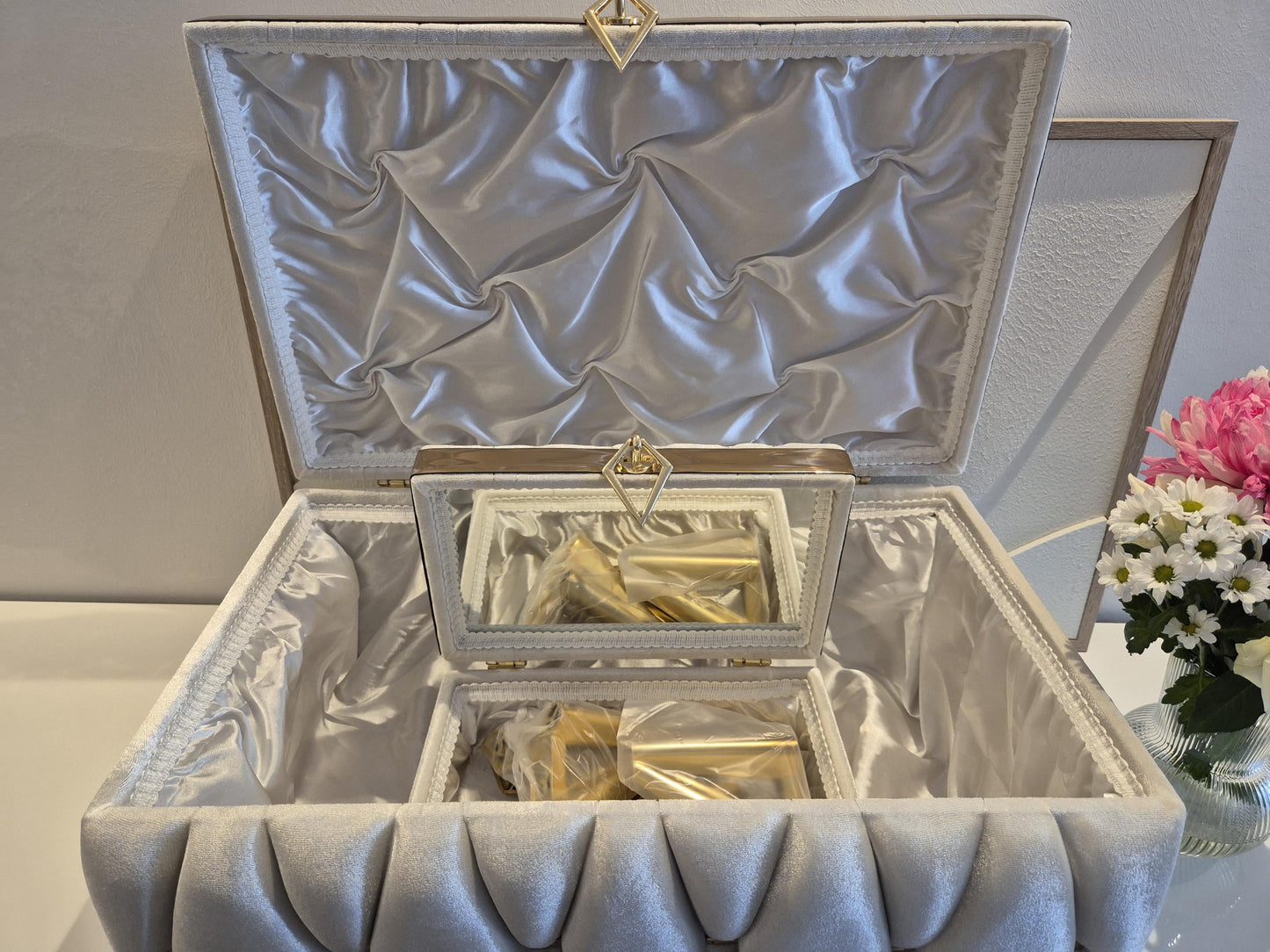 Sandik Bohca gepolsterte Aufbewahrungstruhen 2 Teilig Samt Creme Gold mit Beine