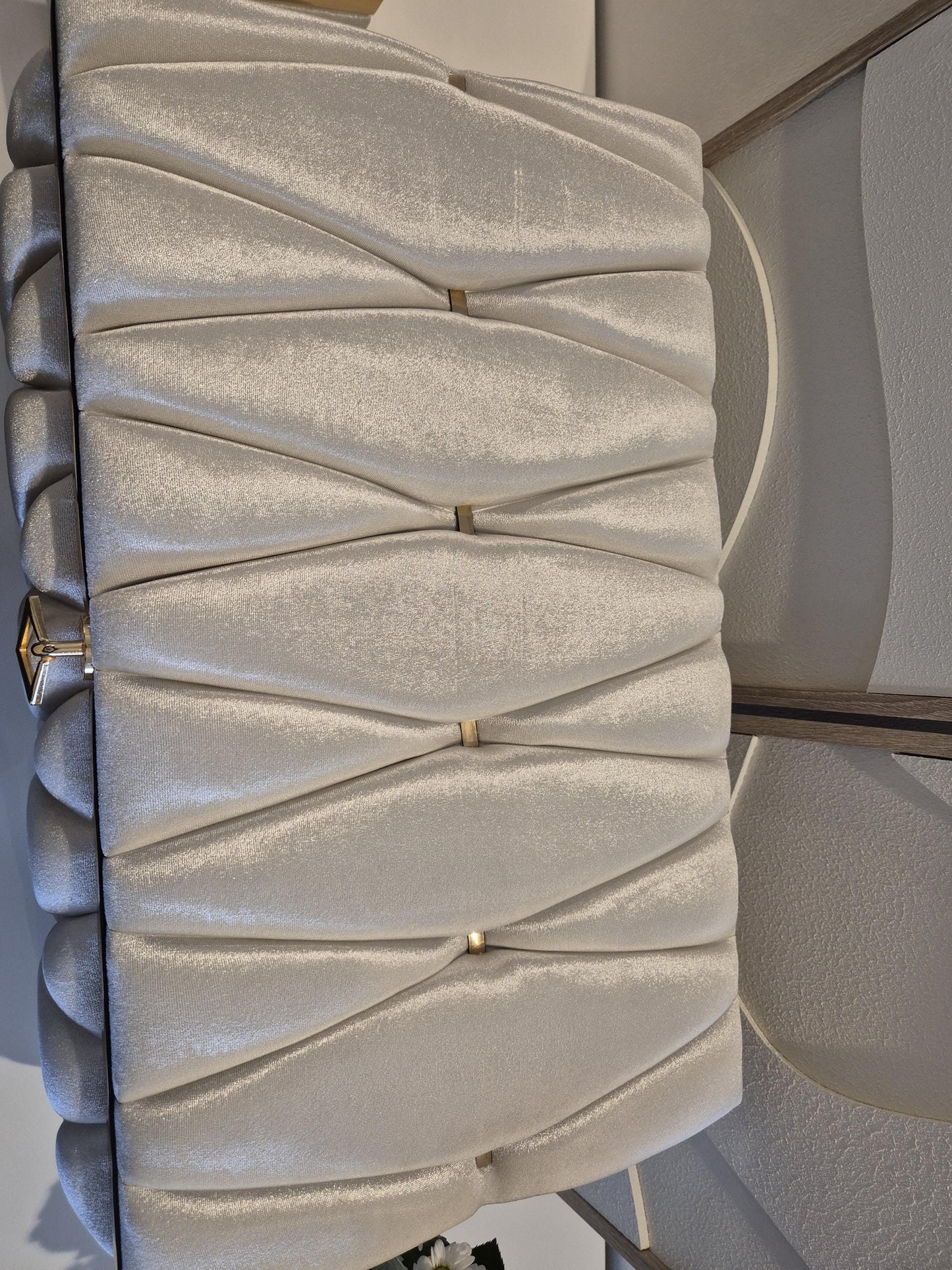 Sandik Bohca gepolsterte Aufbewahrungstruhen 2 Teilig Samt Creme Gold mit Beine