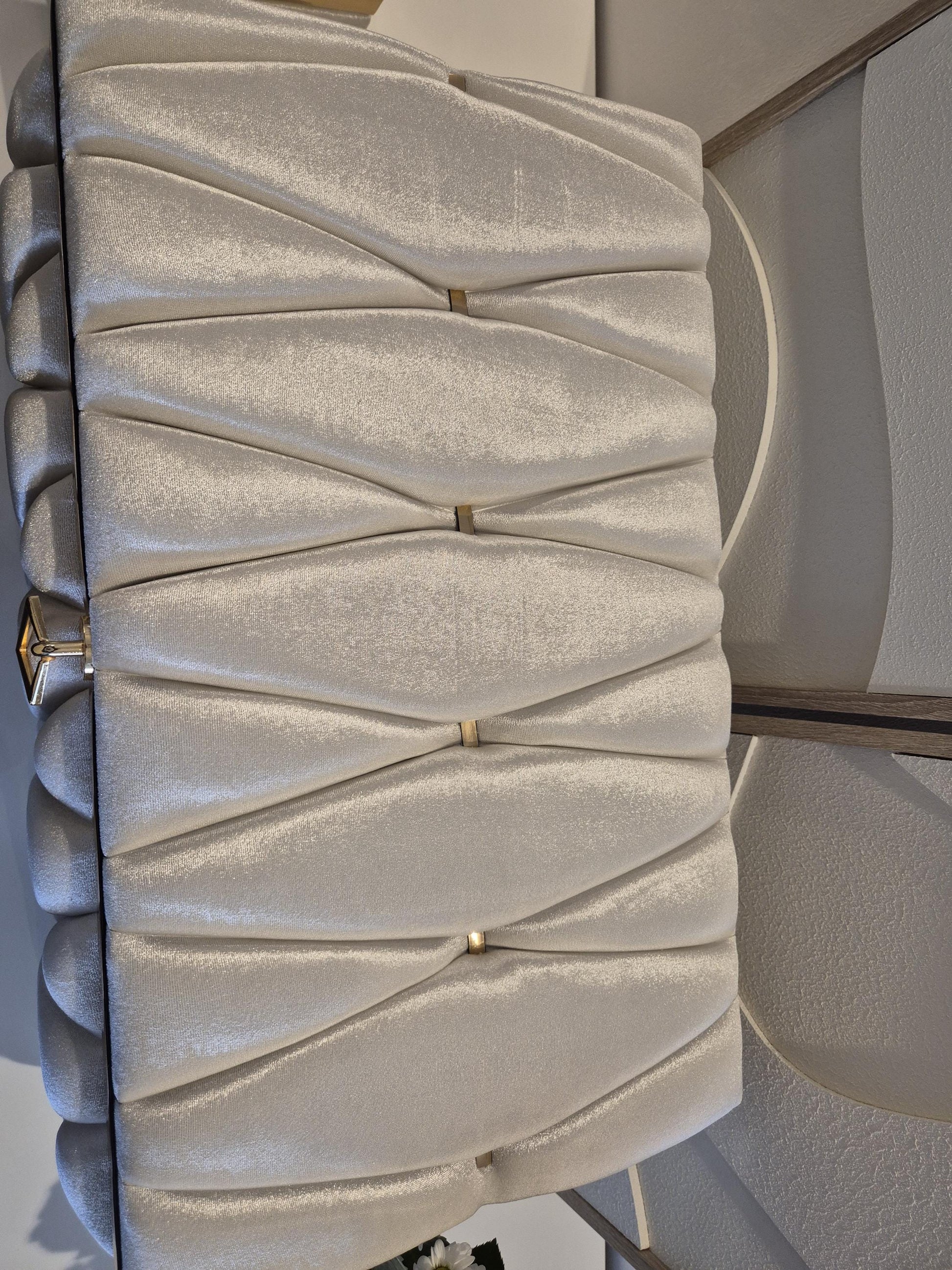 Sandik Bohca gepolsterte Aufbewahrungstruhen 2 Teilig Samt Creme Gold mit Beine