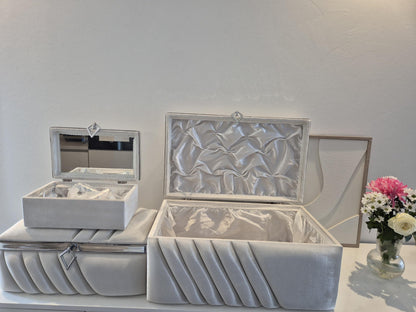 Sandik Bohca gepolsterte Aufbewahrungstruhen 3 Teilig Samt Creme silber mit silberne Beine