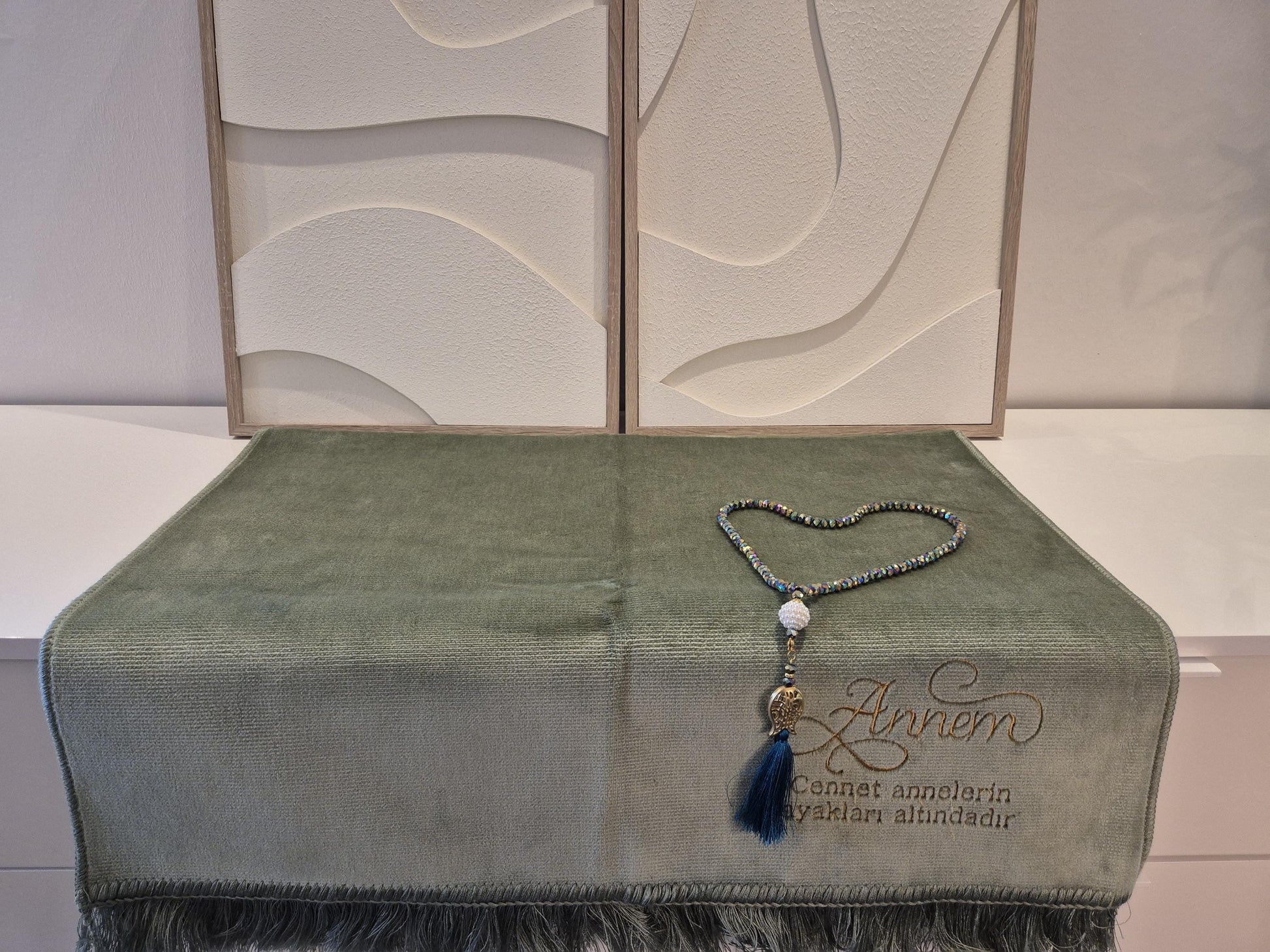 Luxusqualität Gebetsteppich Namazlik mit Gravur Annem und Crystal Tesbih in div.Farben hochwertig