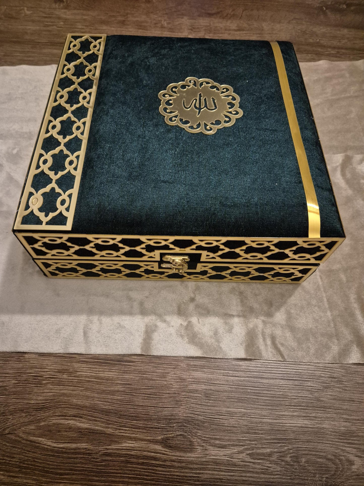 Koran Set Box Islam Geschenkbox in Farben Grün,rot,schwarz,gold Großes Set Tesbih Kopftücher edles Gebetsteppich Zikirmatik