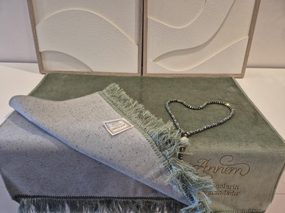 Luxusqualität Gebetsteppich Namazlik mit Gravur Annem und Crystal Tesbih in div.Farben hochwertig