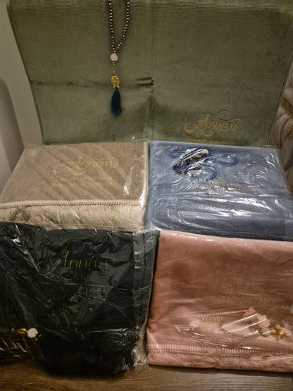 Luxusqualität Gebetsteppich Namazlik mit Gravur Annem und Crystal Tesbih in div.Farben hochwertig