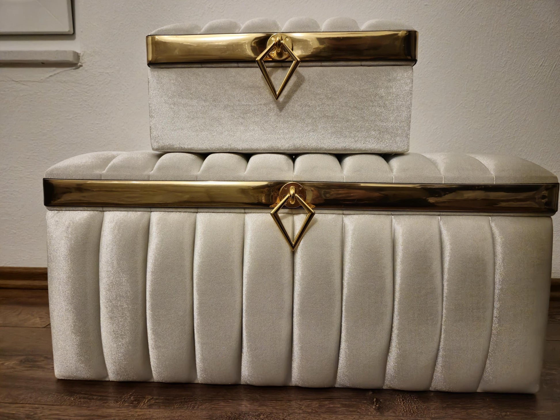 Sandik Bohca gepolsterte Aufbewahrungstruhen 2 Teilig Samt Creme Gold mit Beine Hochwertig mdf Special Design