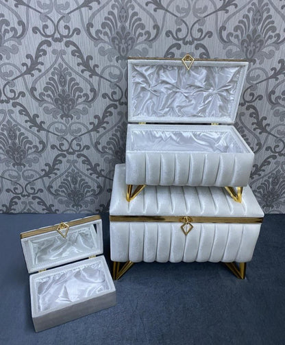 Sandik Bohca gepolsterte Aufbewahrungstruhen 3 Teilig Samt Creme Gold mit goldene Beine