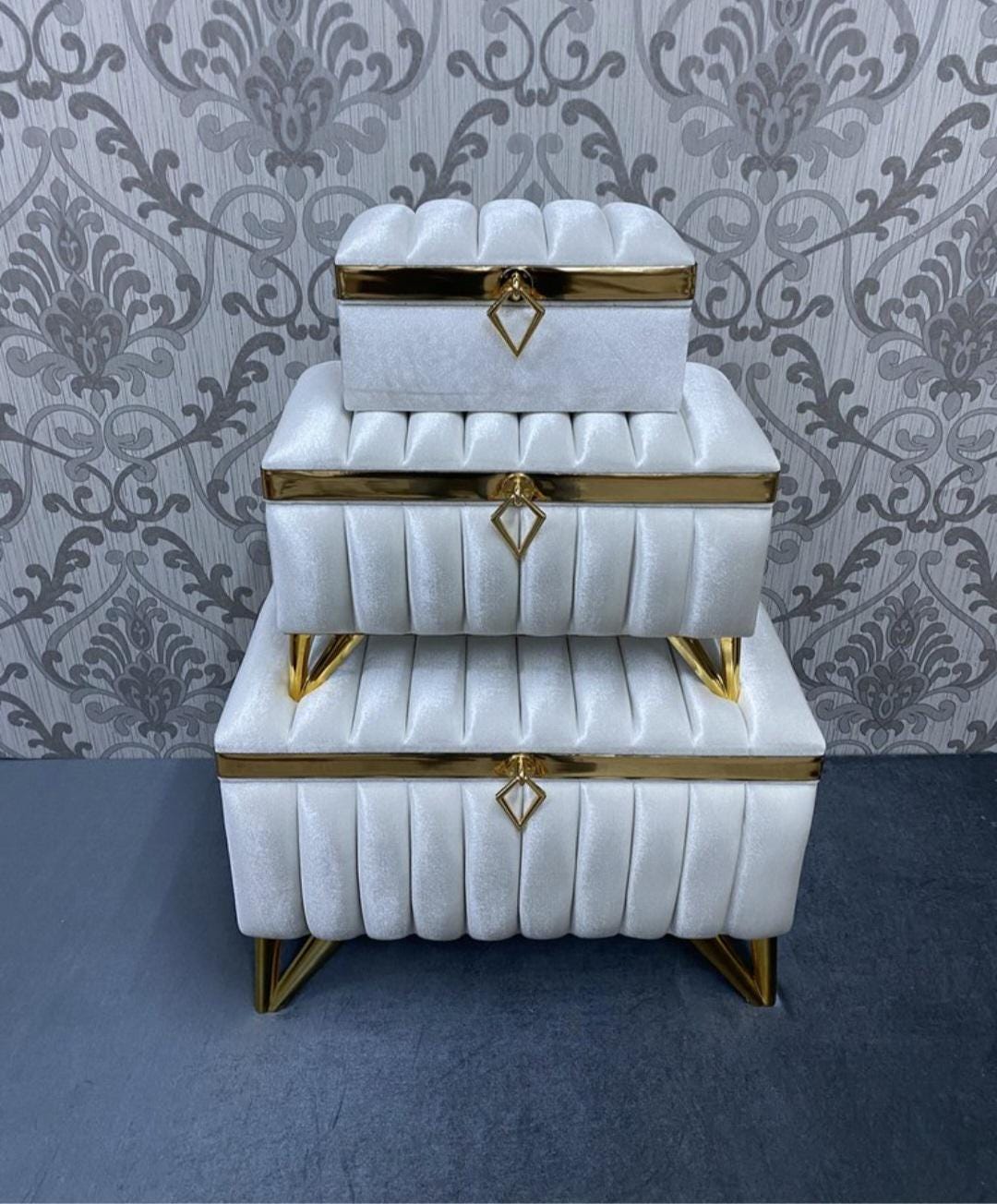 Sandik Bohca gepolsterte Aufbewahrungstruhen 3 Teilig Samt Creme Gold mit goldene Beine