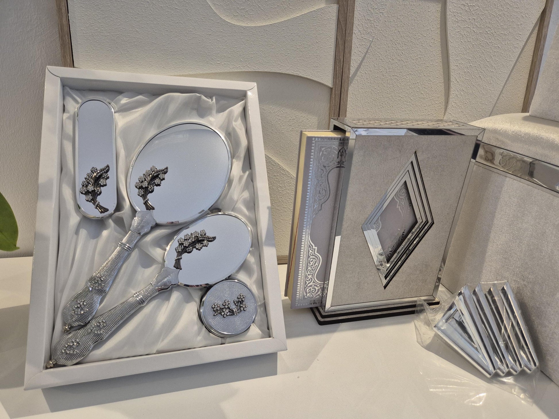 Luxus Hochzeits-Set 3-teilig – Aufbewahrungsboxen, Spiegel-Set Koran-Set | Handgefertigt in Weiß & Silber