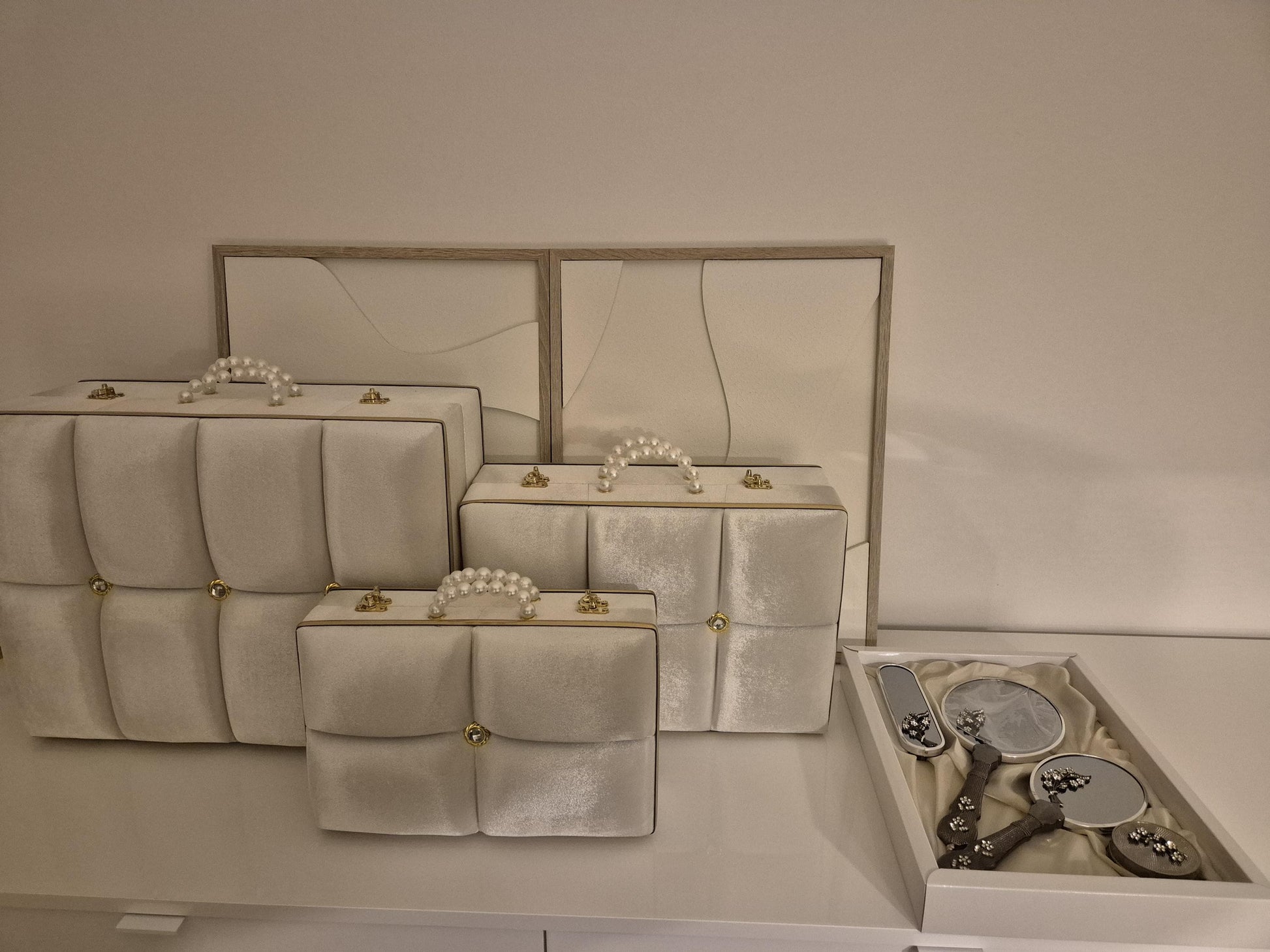 Luxuriöses Hochzeits- & Henna-Set | 4-teiliges Spiegelset + 3 edle Samtboxen mit Perlenhenkel*