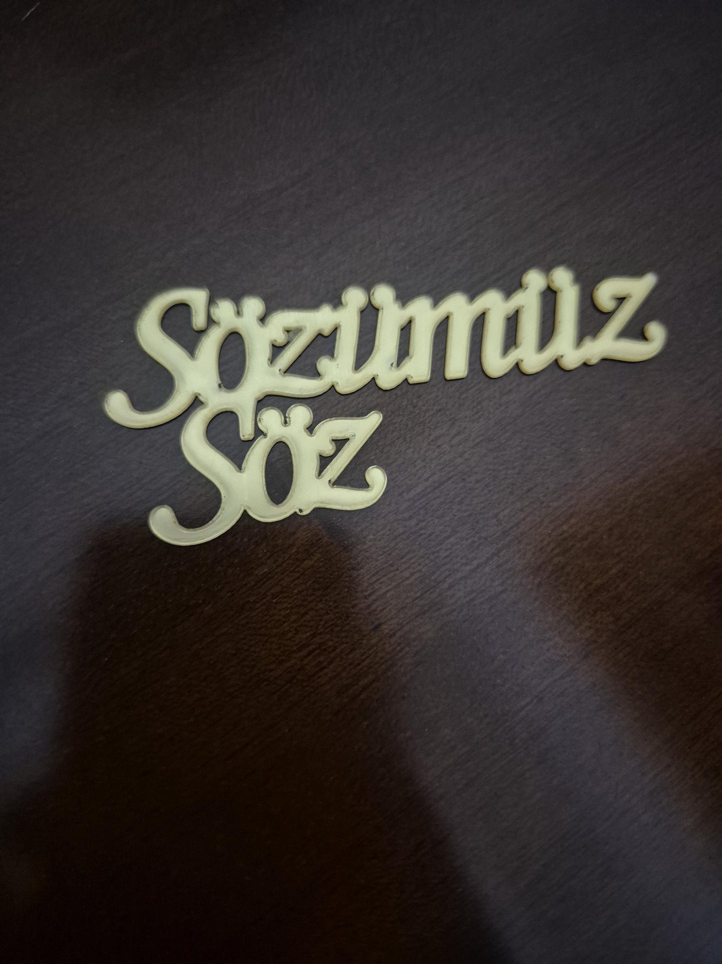 Plexiglas Schriftzug „Sözümüz Söz“ 8 cm – Selbstklebend – Türkische Dekoration, DIY, Geschenkidee, Wanddeko
