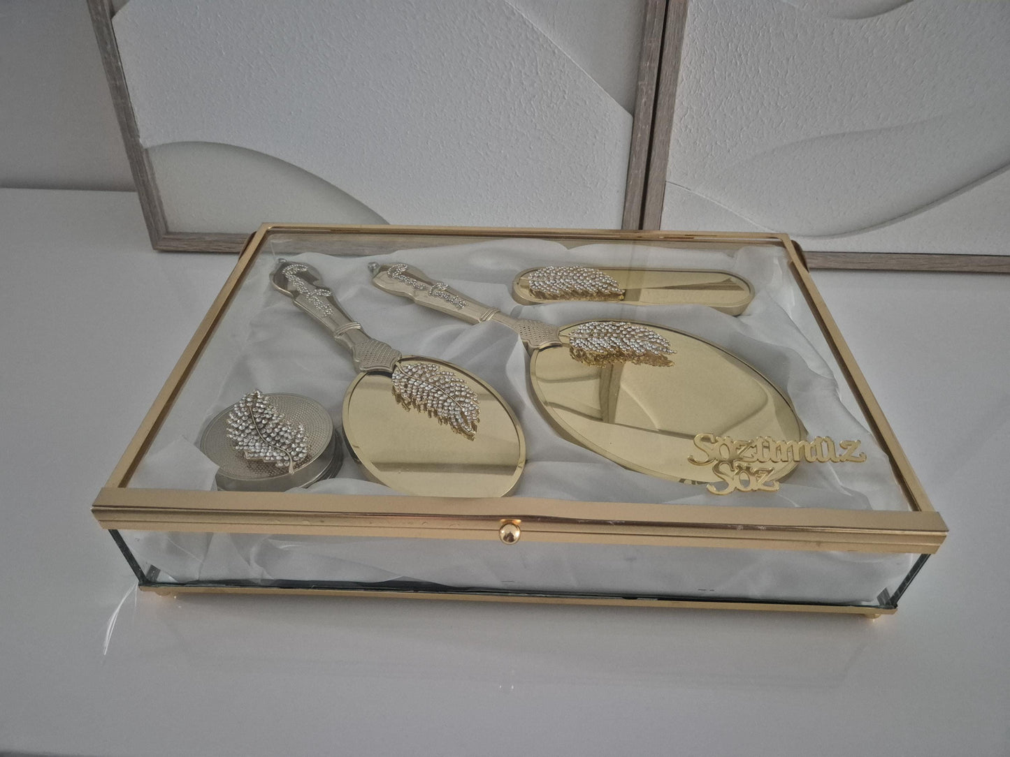 Goldenes Braut-Set – Spiegel, Bürste Schmuckdose in Glasbox Söz Nişan Geschenk | Handgemacht & Elegant