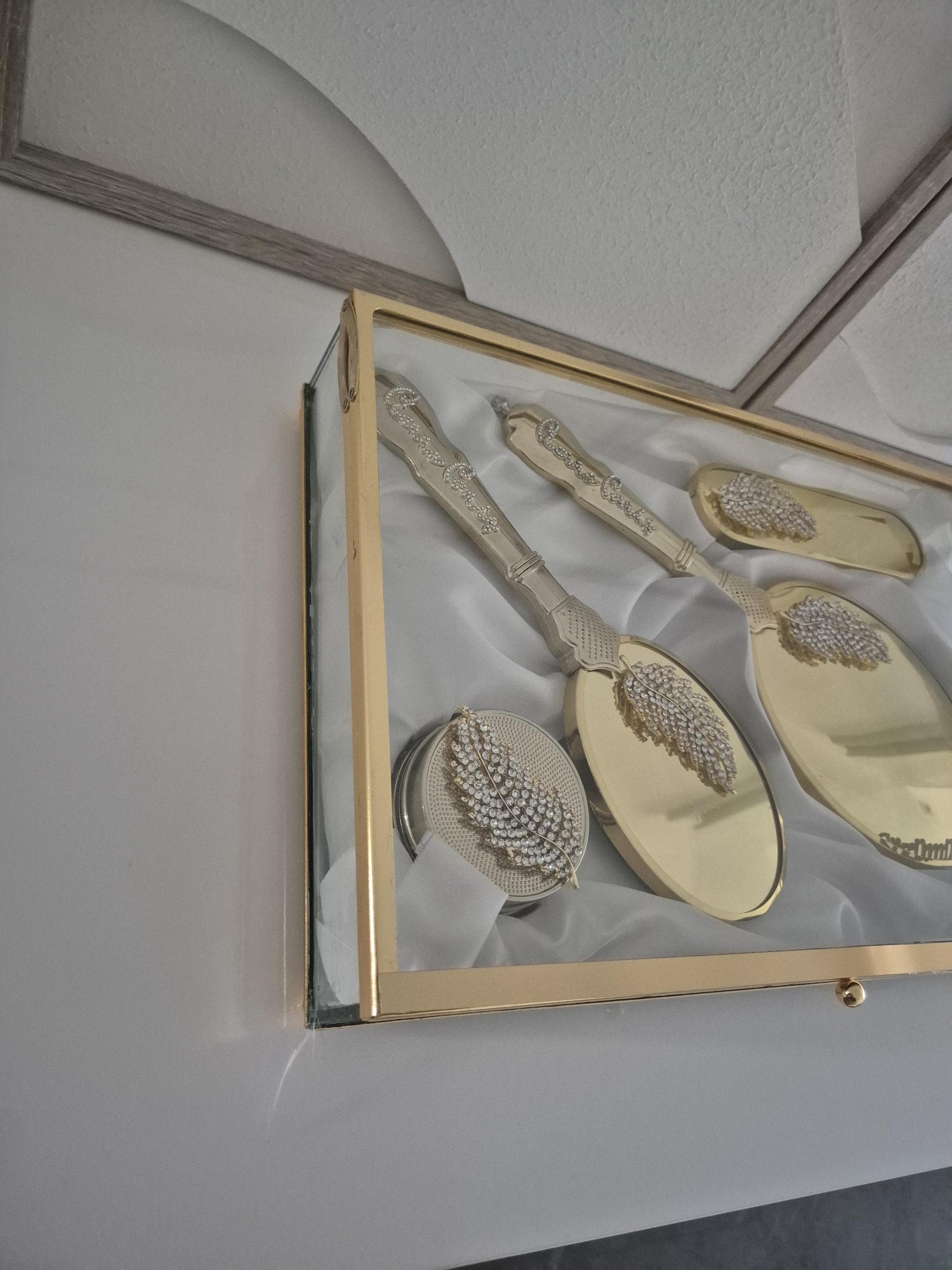 Goldenes Braut-Set – Spiegel, Bürste Schmuckdose in Glasbox Söz Nişan Geschenk | Handgemacht & Elegant